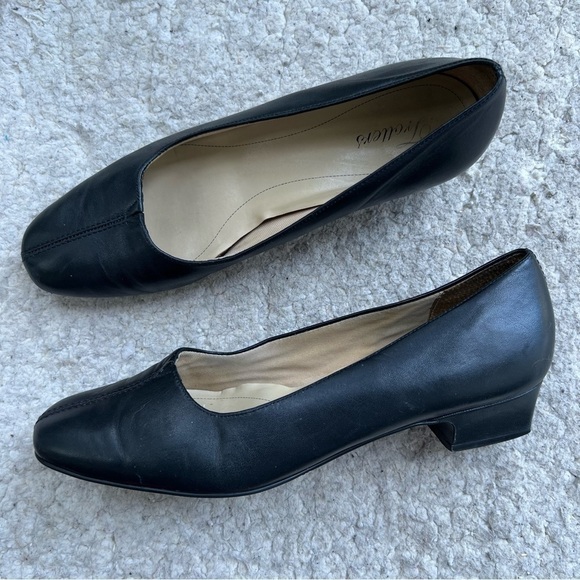 Trotters Doris Black Leather Block Heel Pumps Size 11M - Picture 10 of 10